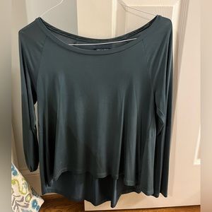 American Eagle forrest green long sleeve shirt. Perfect long-sleeve basic!